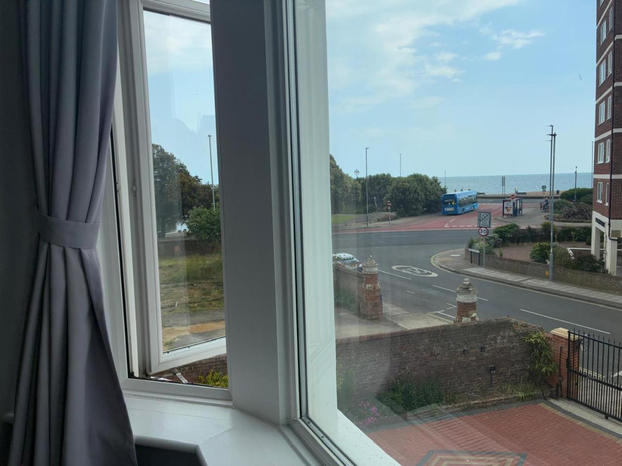 Inn By The Sea, Portsmouth - En Suite Rooms With Sea View Possible, Parking Ev 22Kw Exterior foto