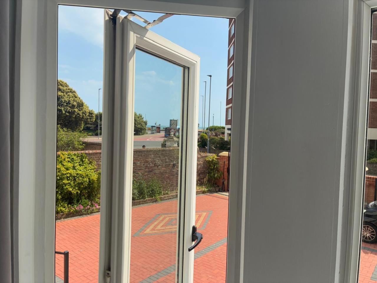 Inn By The Sea, Portsmouth - En Suite Rooms With Sea View Possible, Parking Ev 22Kw Exterior foto