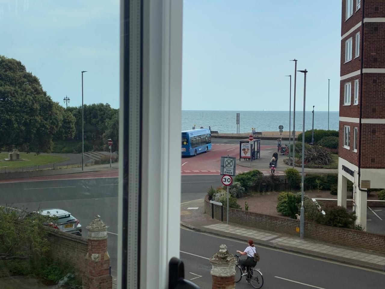 Inn By The Sea, Portsmouth - En Suite Rooms With Sea View Possible, Parking Ev 22Kw Exterior foto